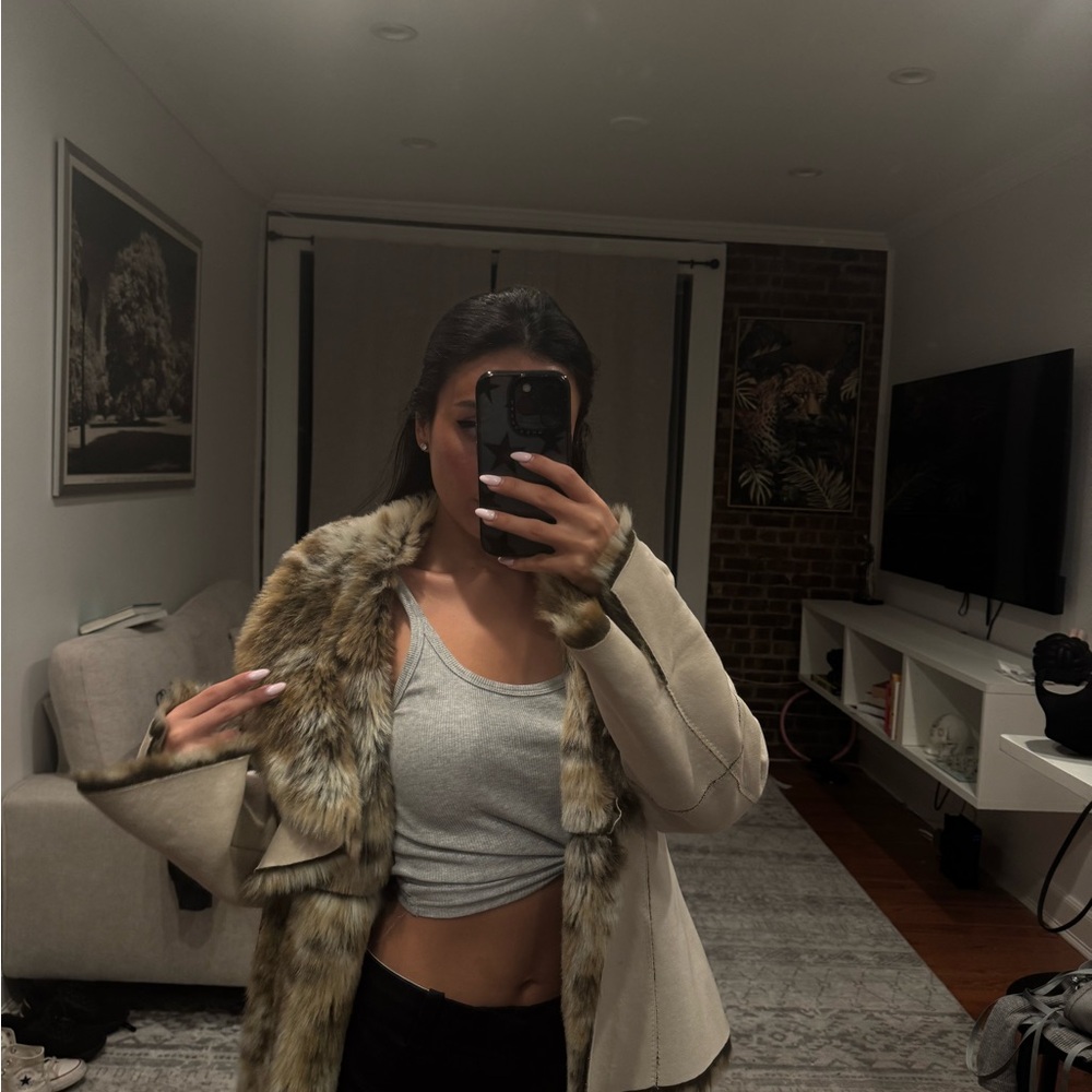 Real fur coat 
Purchased at saks 
Barely worn
Size s/m
I’m a xs but fits